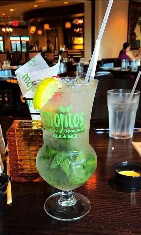 Cóctel en Mojitos Calle 8