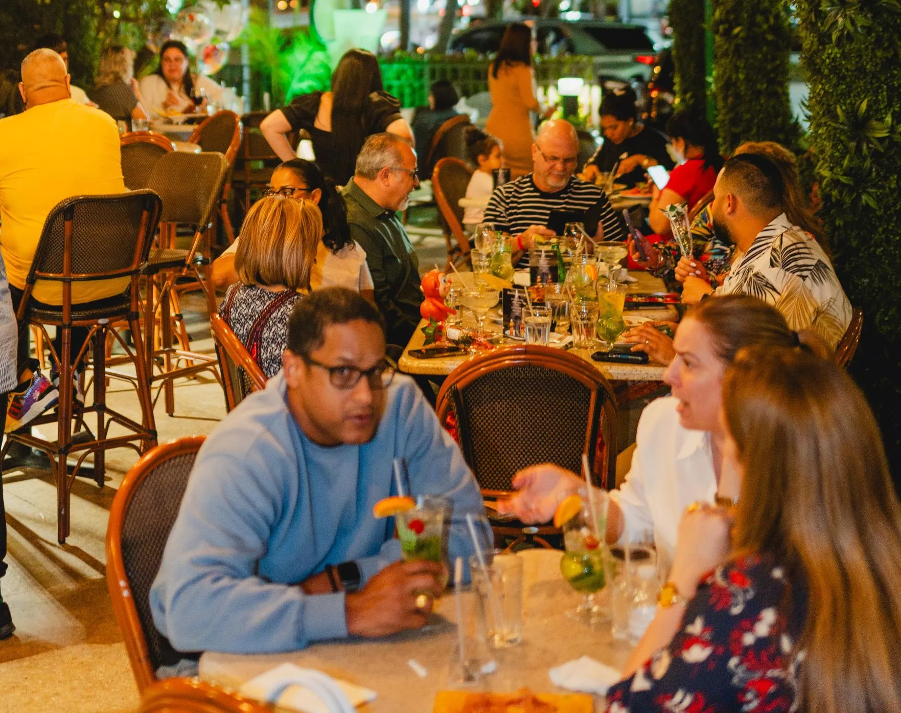Mojitos Calle 8 dining room full of guests